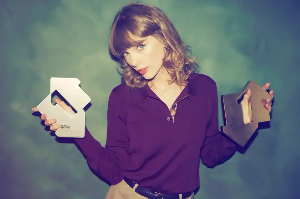 Swift Marks UK Chart Record with Burberry Look