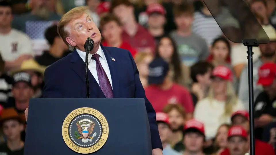 Trump Returns to Ohio to Defend Husted and Ramaswamy Amid Midterm Turmoil