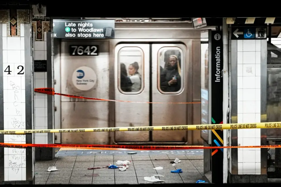 NYPD fatally shoots machete-wielding suspect after random Grand Central stabbing spree
