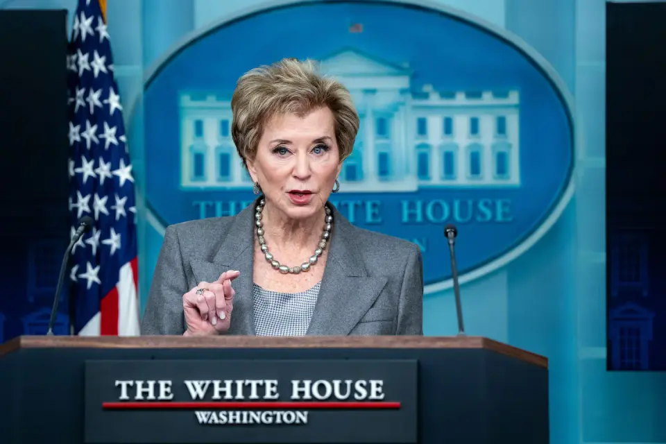 Education Dept. asks MIT and peers to publicly answer seven higher-ed questions by year-end