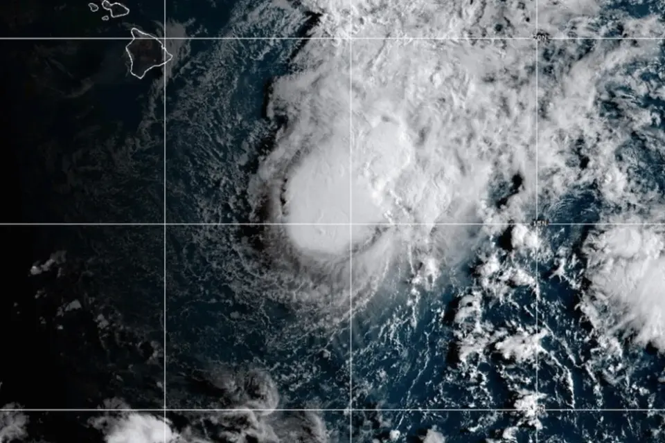 Big Island prep for Tropical Storm Moke as heavy rains loom