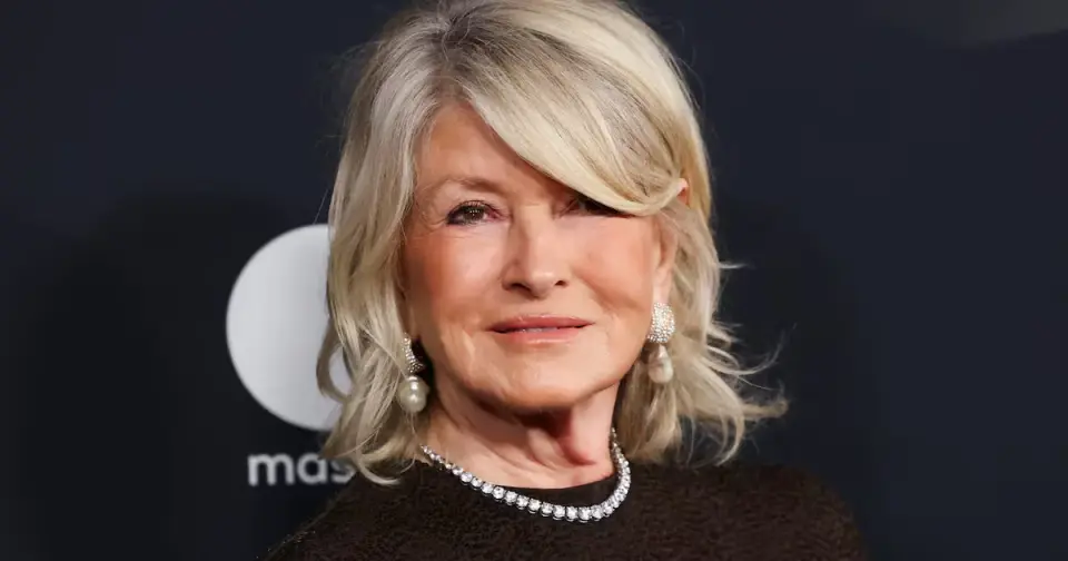 Martha Stewart Debuts Rose-Gold Hair at 85