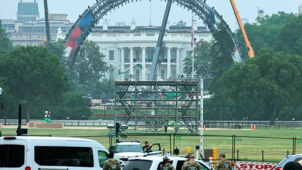 Temporary UFC arena rises on White House South Lawn for June fight