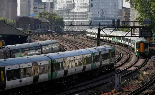 Bedford-area Train Collision North of London Leaves Passengers Injured