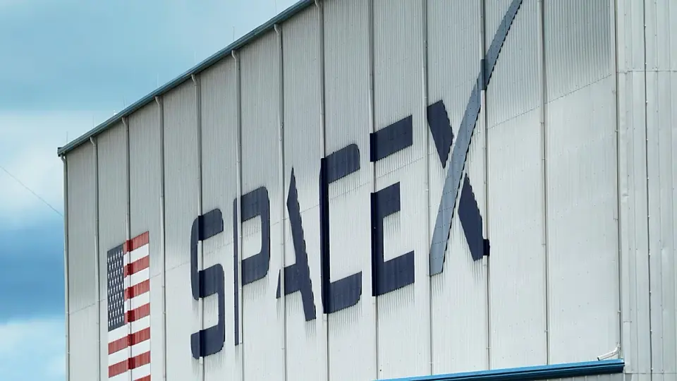 SpaceX quietly launches Starfall, a secret microgravity capsule with potential military use