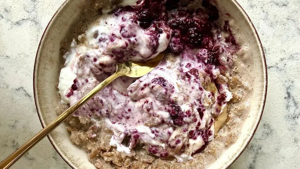 Fiber-Packed Morning Boost: Rye Porridge That Stays With You
