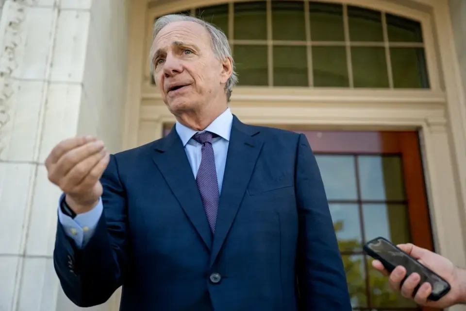 Dalio Warns of Imminent Debt Crisis as Foreign Buyers Retreat