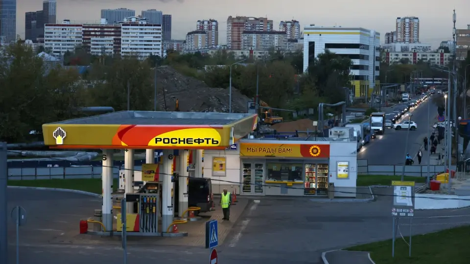 Bipartisan Congress moves to block Trump’s Russian diesel deal as Ukraine faces intelligence cuts