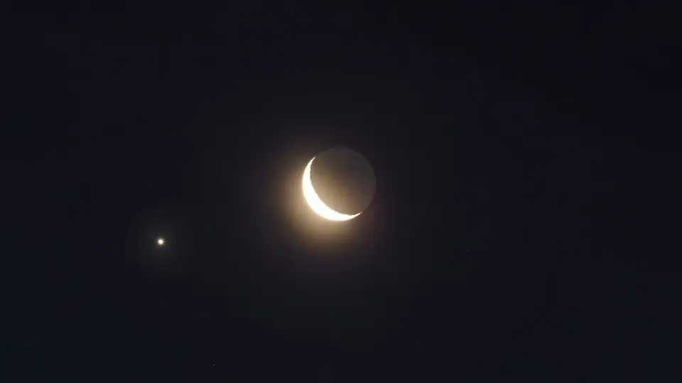 Jupiter Vanishes Behind Waning Moon in Rare October Occultation
