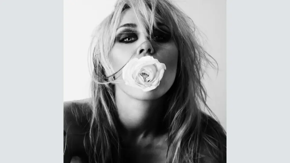 Miley's 'Bass Persuades' Sets Record for Steepest Post-Debut Chart Plunge