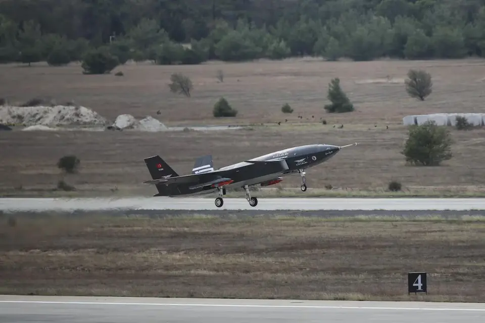 M-346 steers Kizilelma drone in landmark loyal-wingman test