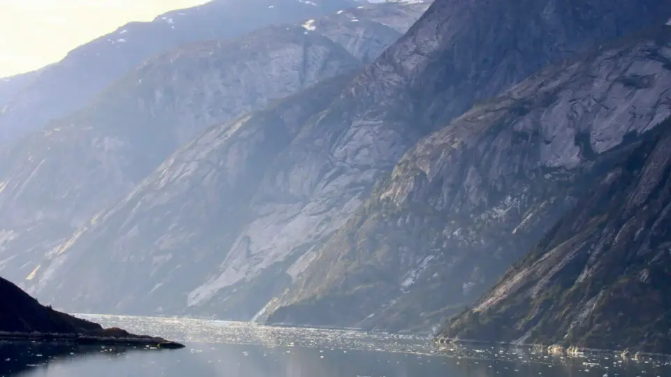 Alaska’s Tracy Arm Landslide Sparks a 481-Meter Tsunami, Raising Climate-Hazard Warnings