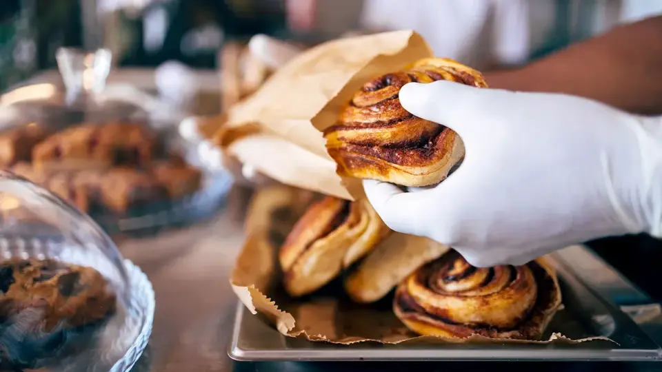 Border Patrol arrest rewrites a Florida bakery’s cinnamon roll mystery