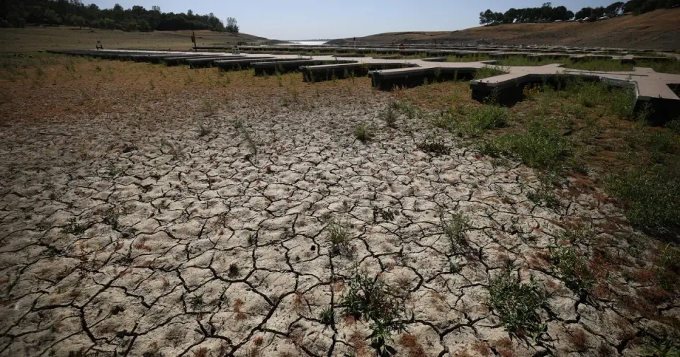 U.S. Faces Record Drought, Elevating Wildfire, Water and Food-Price Risks