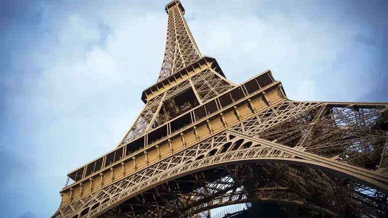 France Faces Systemic Crisis as School Protests Escalate into National Unrest