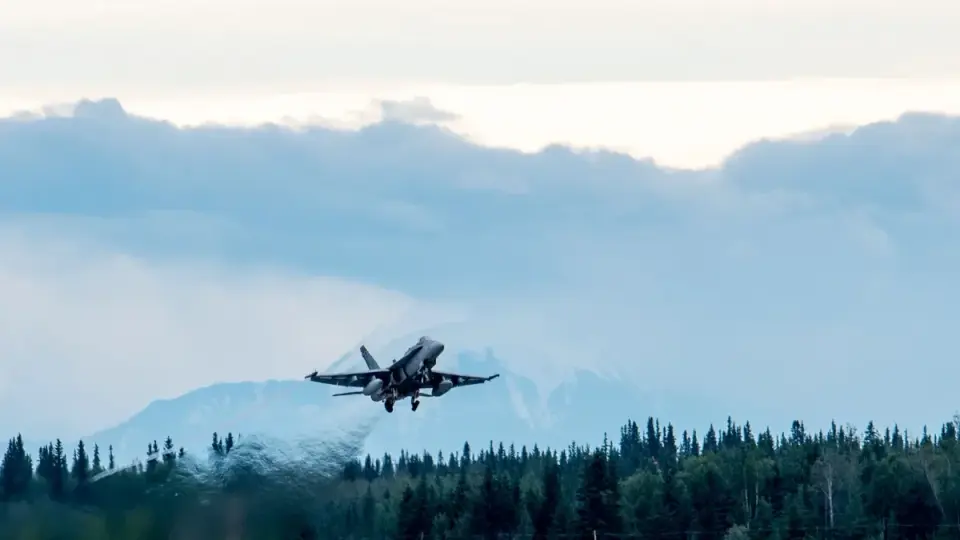 Wildfire sparked by Marine Corps F/A-18 crash near Mount Rainier, pilot survives