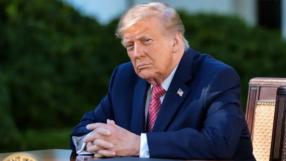 Trump Signs Housing Order to Cut Mortgage Costs and Boost Manufactured Homes