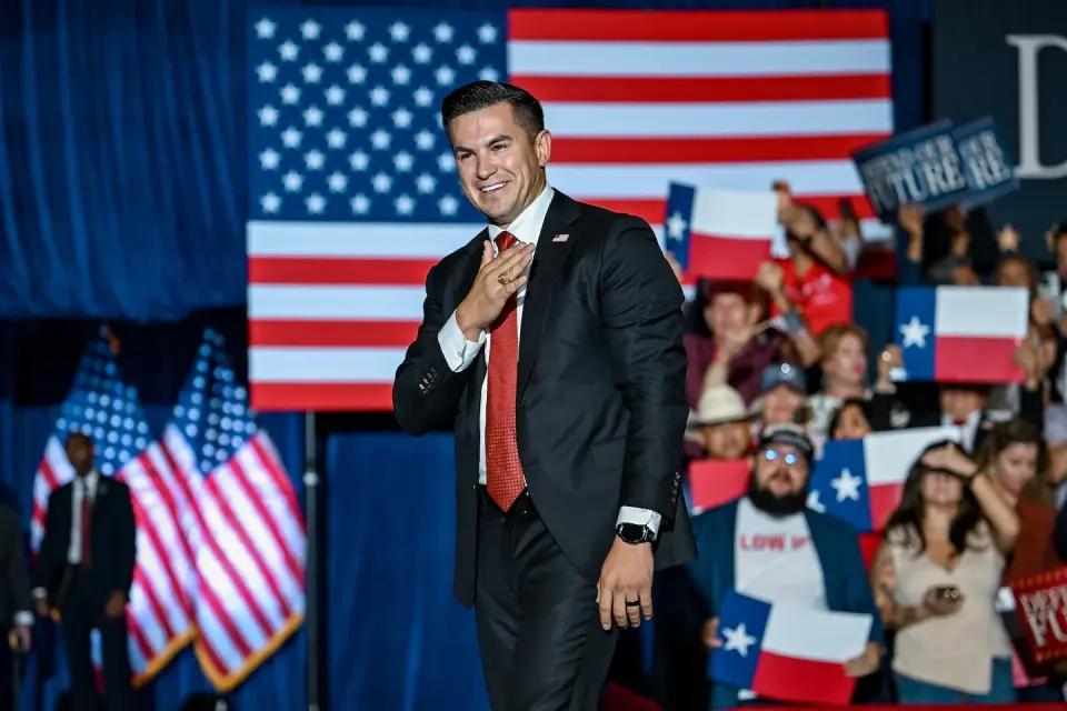 Texas Redistricting Backfires as Latino Voter Shifts Undermine GOP Midterm Hopes