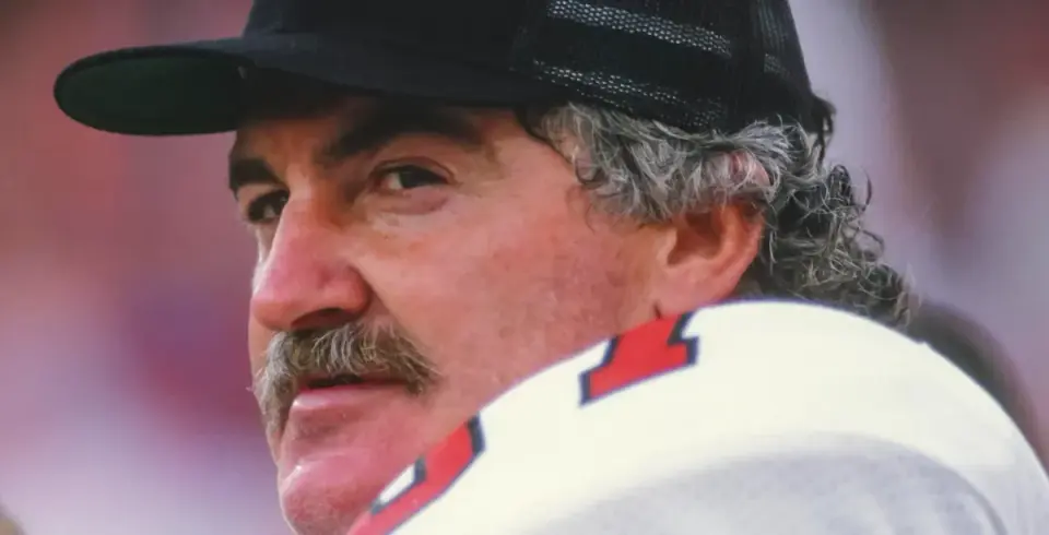 Jeff Van Note, the Falcons' 18-year anchor, dies at 80