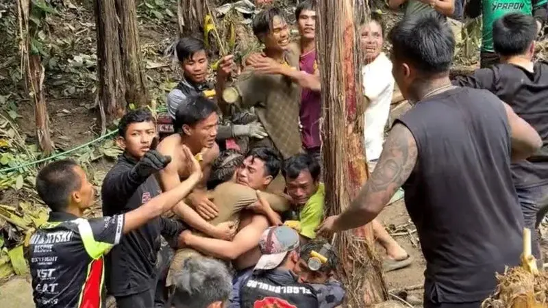 Laos cave survivors crawl to safety after 11-day ordeal