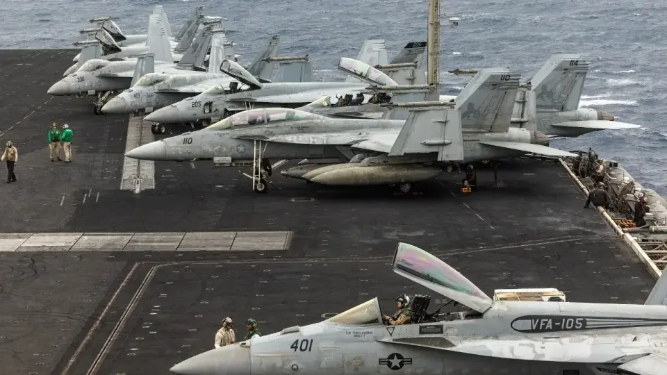 Two aviators eject, four sailors hurt in USS Eisenhower landing mishap