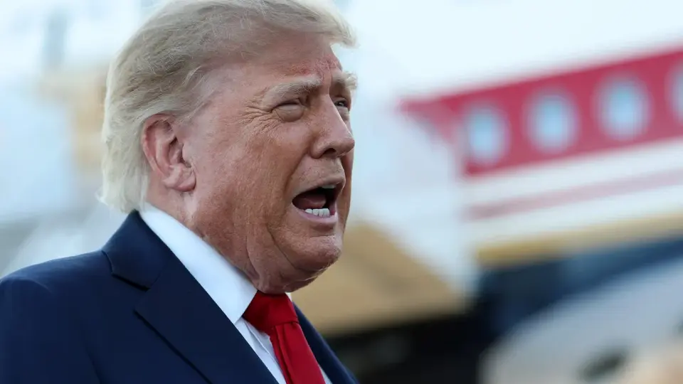 White House Press Pool Boycott Leaves Trump Inaudible During Helipad Ceremony