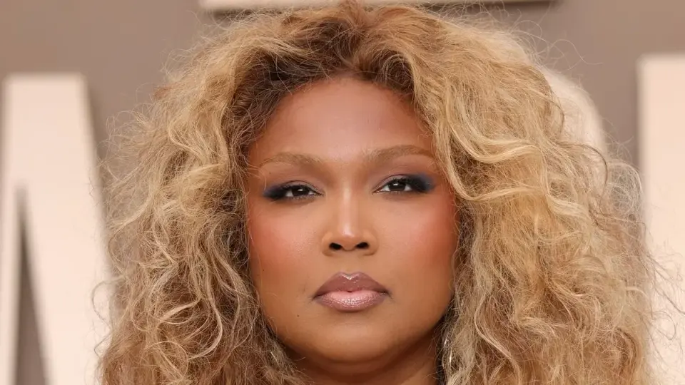 Lizzo Stuns BET Awards Red Carpet with Dramatic Weight-Release Transformation