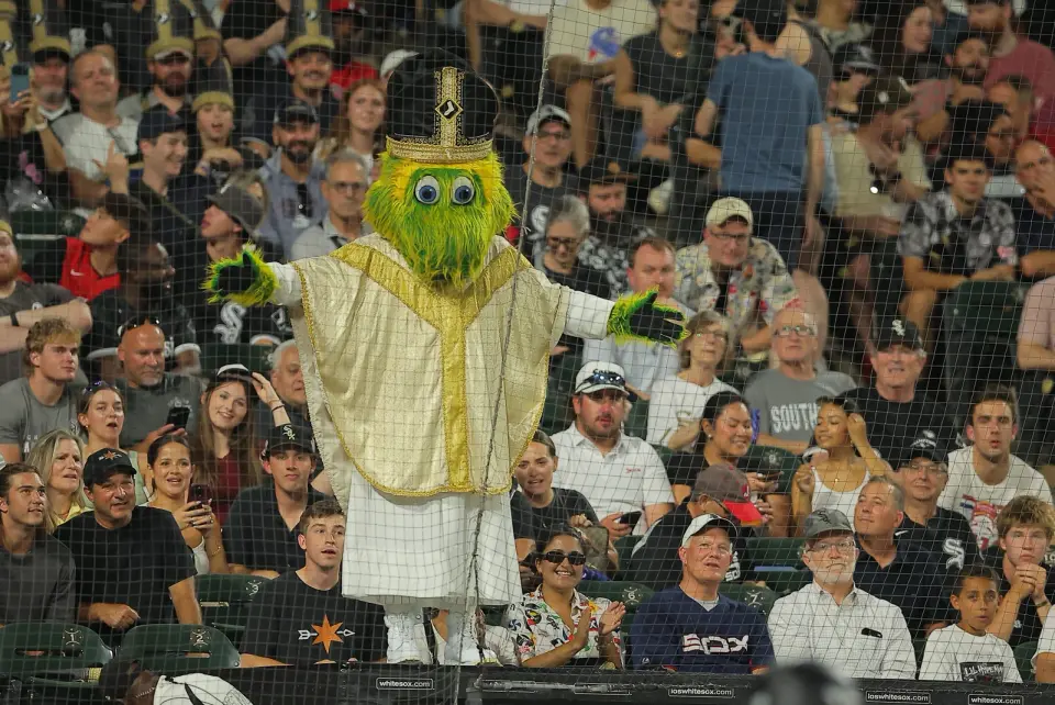 White Sox Turn Rate Field Into Papal Celebration for Leo XIV
