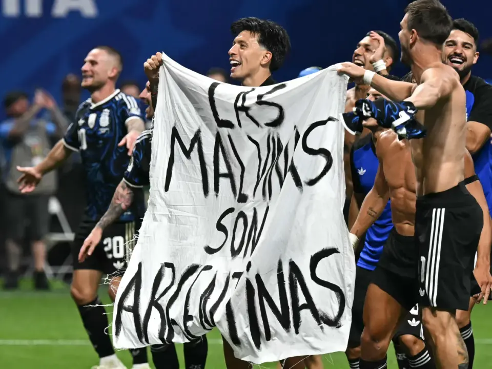 UK urges FIFA to probe Argentina over Falklands banner at World Cup semifinal