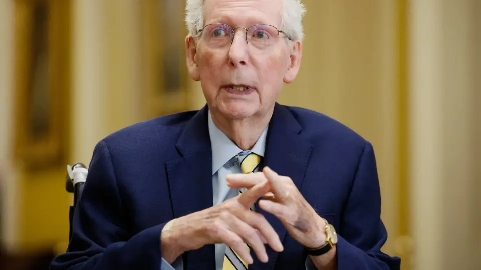 McConnell Warns Trump That Ukraine Policy Threatens GOP Agenda