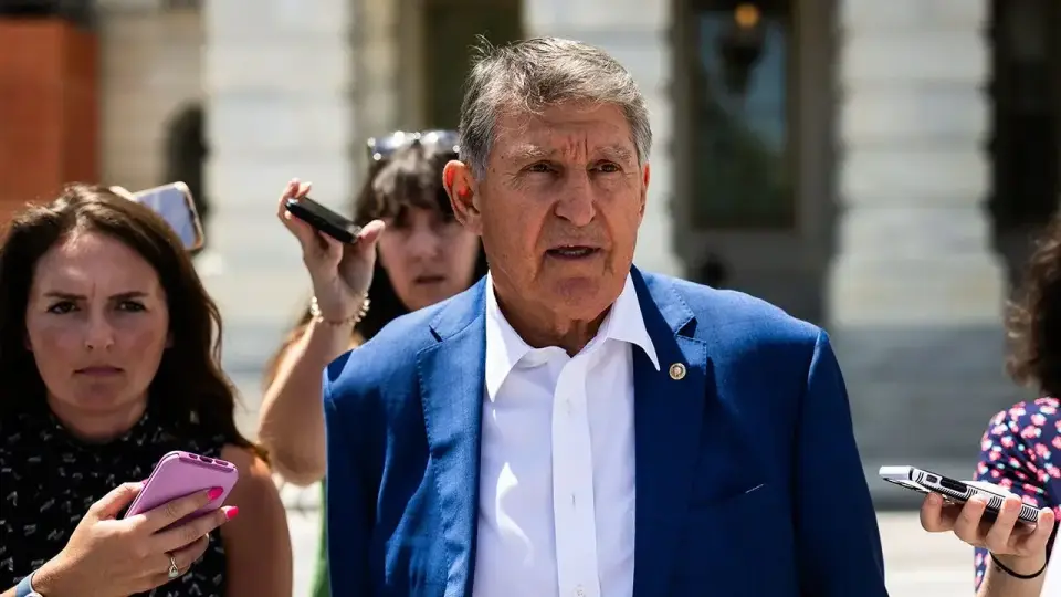 Manchin’s Maine Endorsement of Collins Signals Bipartisan Defiance of Democratic Leadership