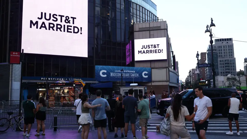 Taylor Swift nails wedding branding with a clever ampersand logo