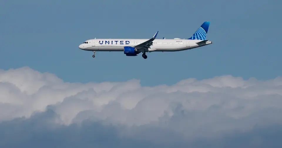Door-Opening Attempt at 36,000 Feet Forces United Flight to Divert