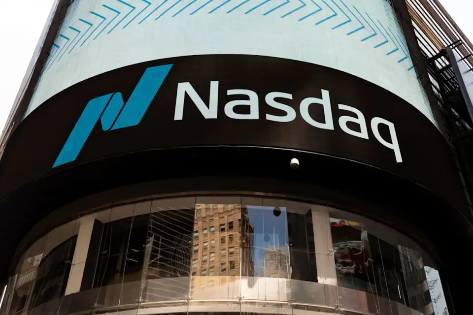 US Stocks Reach Record Highs as Tech Rally Overpowers Bond Market Jitters