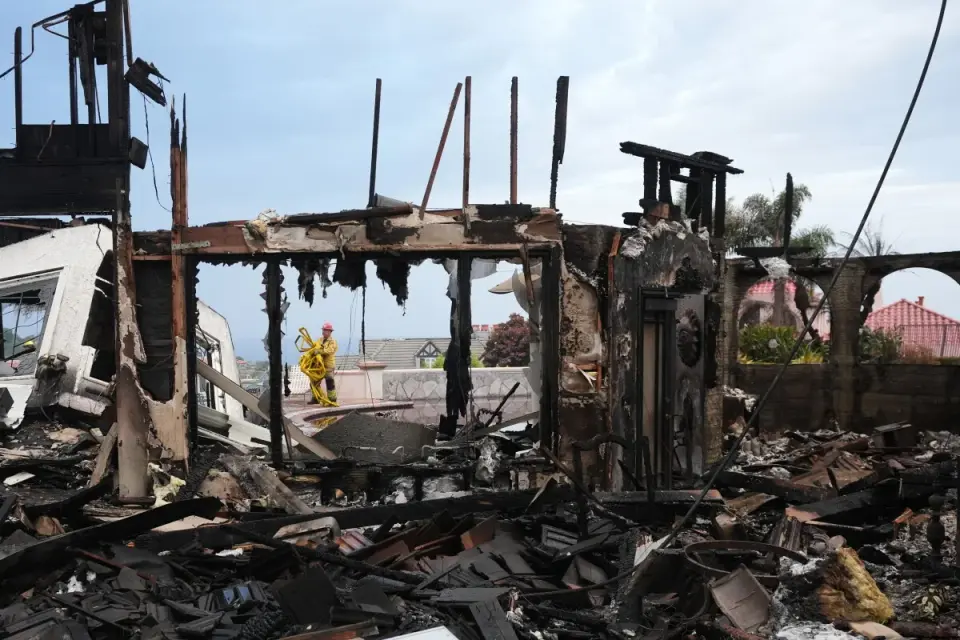 Norte Fire containment climbs to 25% as Santa Ana winds ease