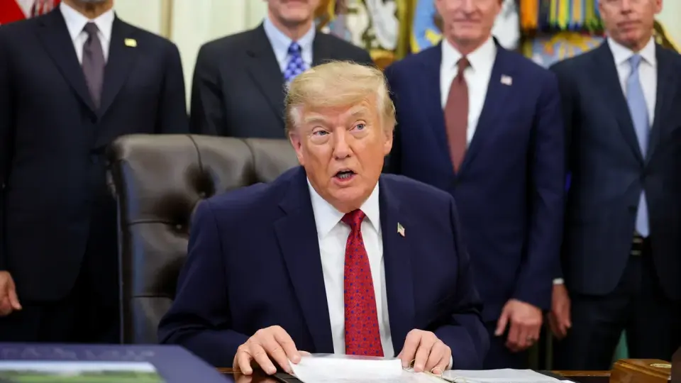Trump's economic approval hits 26%, matching Biden's 2022 lows