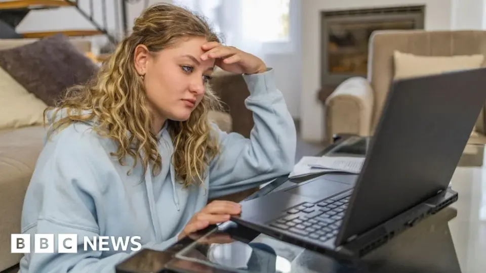 UK Government Promises Clearer Student Loan Info but Rejects Key Repayment Reforms
