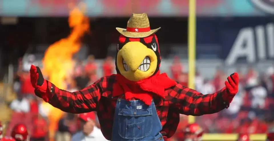 Top-25 Showdown: Louisville Welcomes No. 16 SMU in ACC Clash
