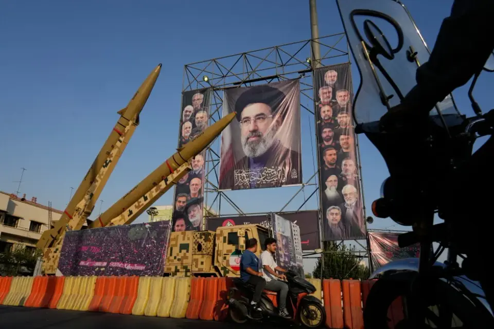 Iran’s rial hits 2.5M per dollar as US pressure and campus protests intensify