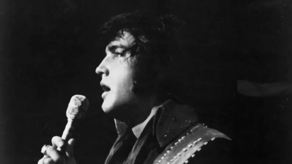 Exhausted Elvis Presley Wobbles Through a 1976 Virginia Matinee