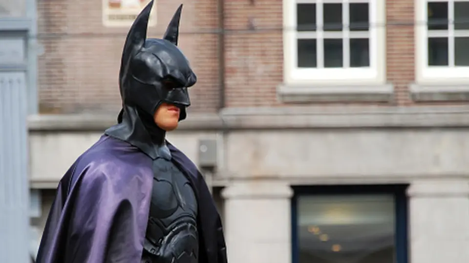 Batman on Milan Metro Boosts Passengers' Willingness to Give Up Seats