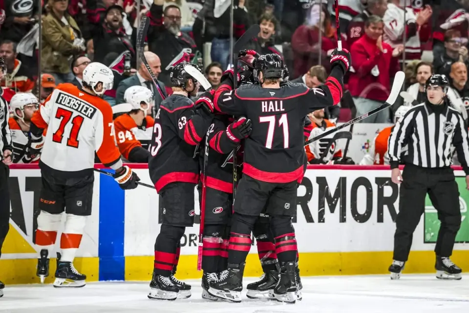 Stankoven's Two-Goal Night Sends Hurricanes Past Flyers 3-0 in Game 1