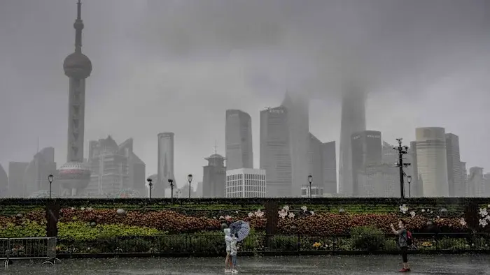 China tech rout deepens as AI stock sell-off drags CSI 300 toward decade low