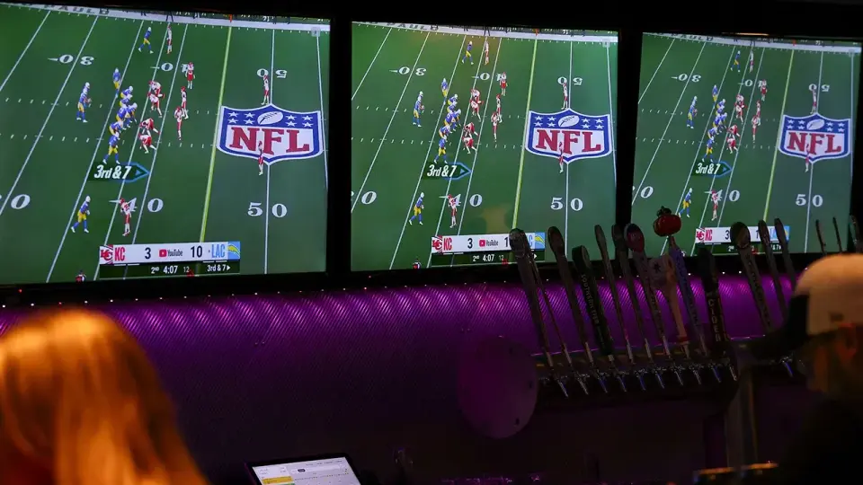 Pricey NFL Sunday Ticket Loses Value as National Windows Expand