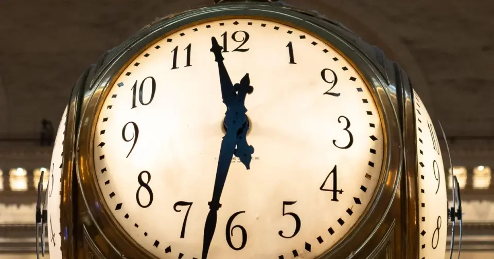 US clocks fall back Nov. 1 as permanent daylight saving time bill stalls in Senate