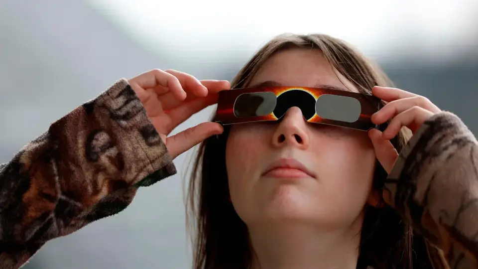 When glasses run out: safe DIY eclipse viewing tricks