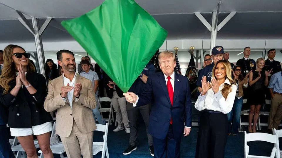 Trump flags off IndyCar's DC Freedom 250 as Kirkwood edges Wallace