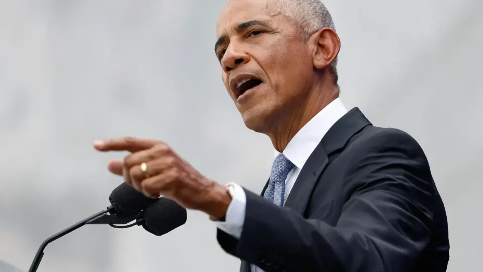 Obamas Take Aim at Trumpism in Chicago Presidential Center Debut