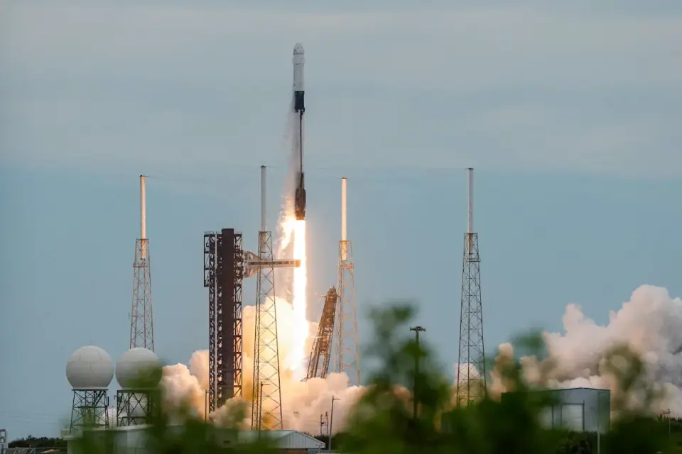 SpaceX shares jump 7% after ISS record and Google AI launch