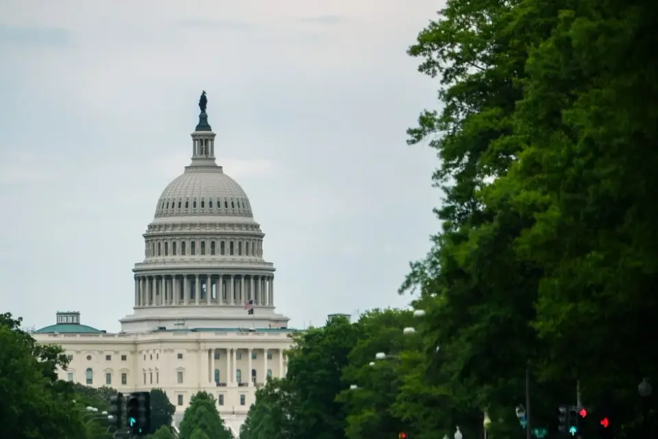 Senate approves pay forfeiture for lawmakers during shutdowns